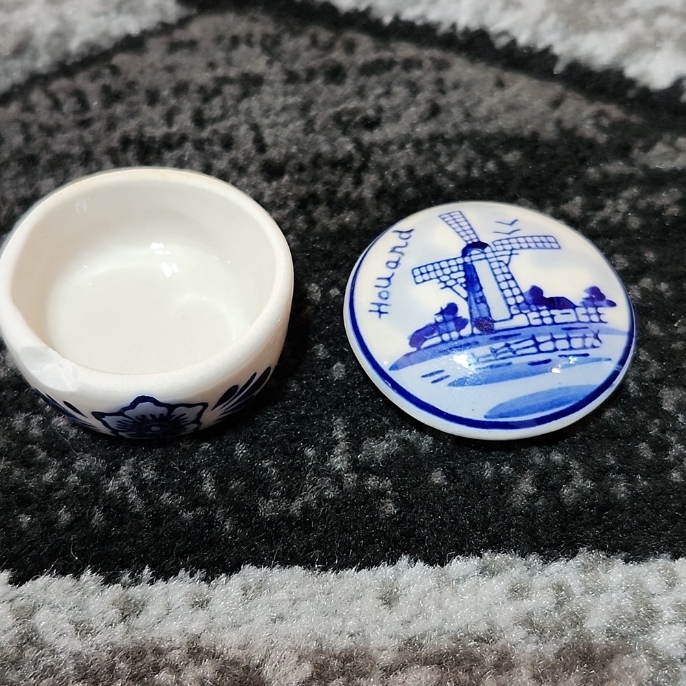 VINTAGE MINI DELFT BLUE HAND-PAINTED DUTCH HOLLAND CLOGS & WINDMILL TRINKETBOXES - Picture 5 of 14